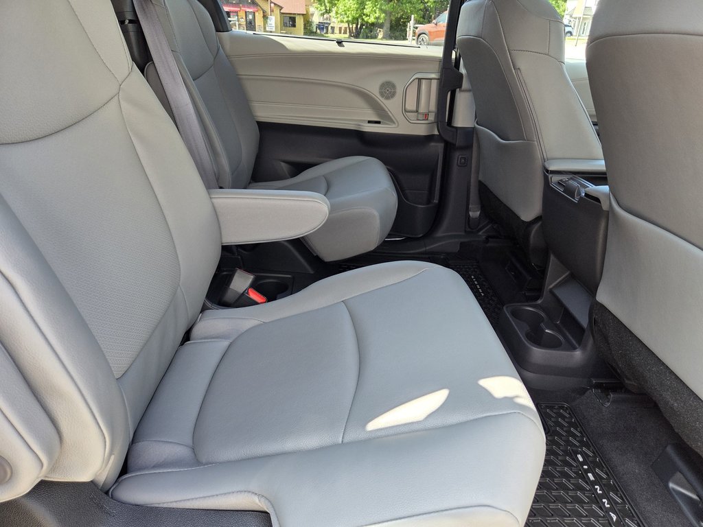2023 Toyota Sienna XLE Hybride in Mont-Laurier, Quebec - 13 - w1024h768px