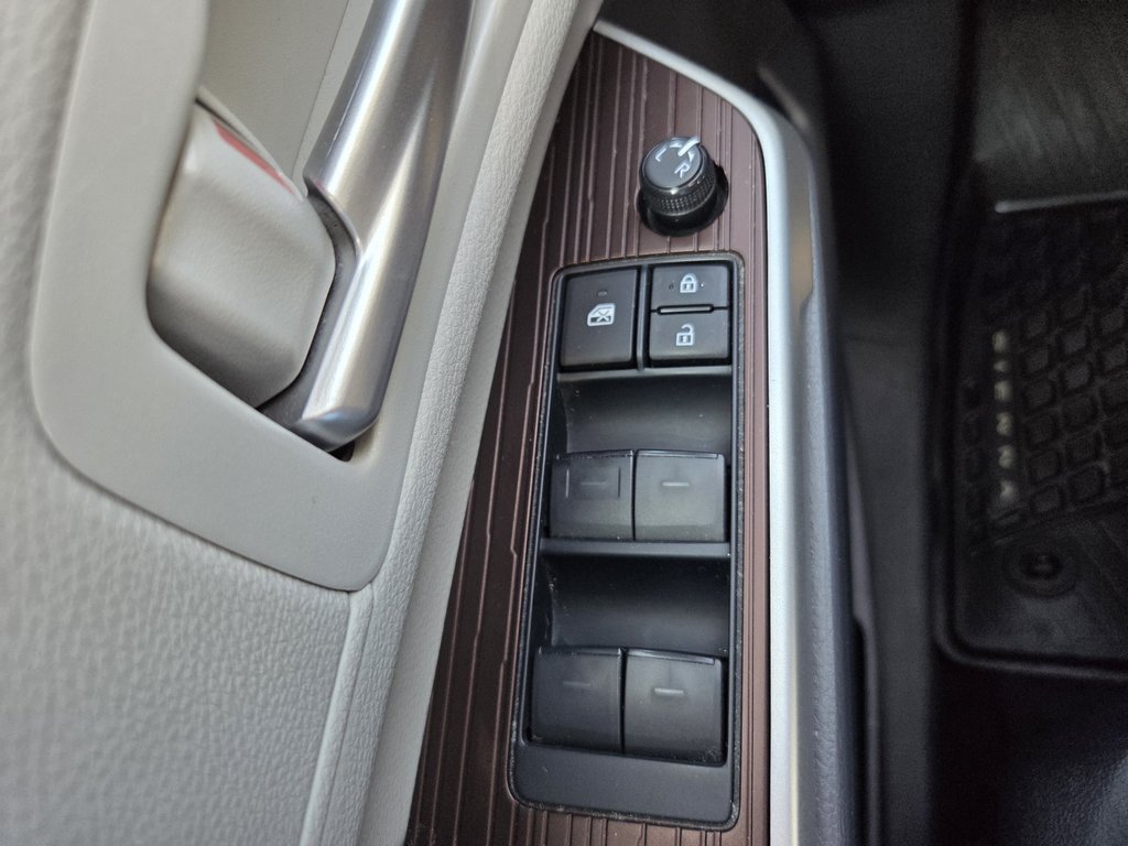 2023 Toyota Sienna XLE Hybride in Mont-Laurier, Quebec - 17 - w1024h768px