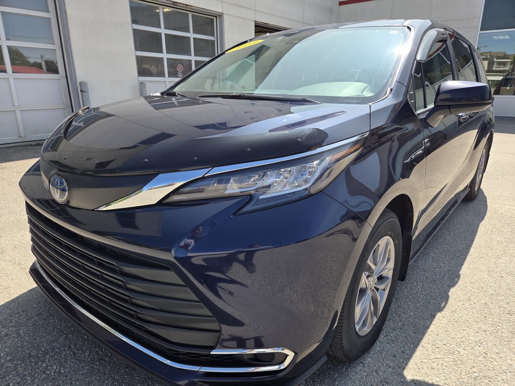 2023 Toyota Sienna XLE Hybride in Mont-Laurier, Quebec - 1 - w1024h768px