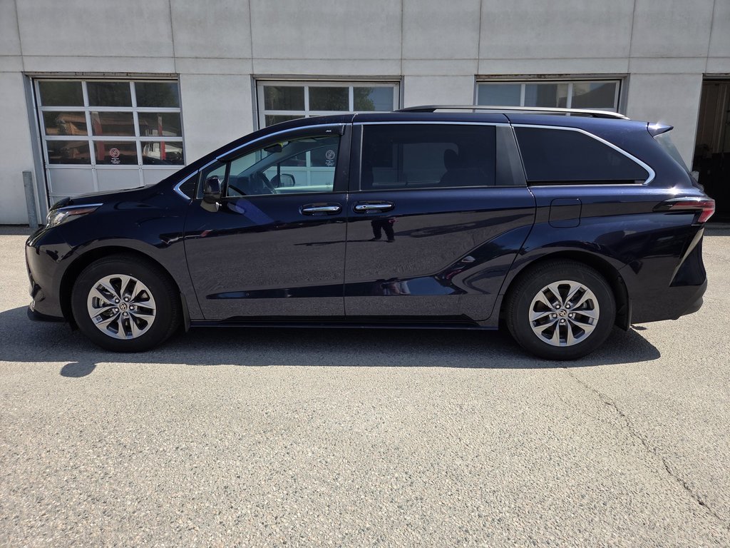 2023 Toyota Sienna XLE Hybride in Mont-Laurier, Quebec - 9 - w1024h768px