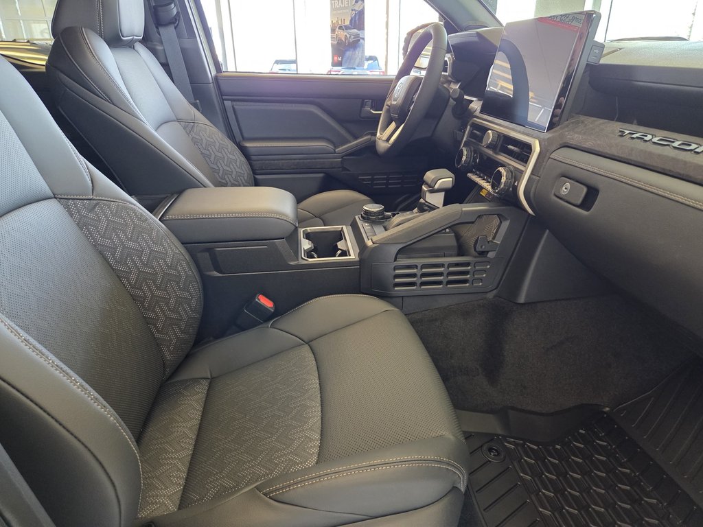 2025 Toyota TACOMA HYBRIDE in Mont-Laurier, Quebec - 11 - w1024h768px