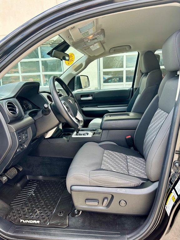 2020 Toyota Tundra CrewMax SR5 V8 5.7L 4x4 in Mont-Laurier, Quebec - 12 - w1024h768px