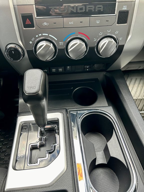 2020 Toyota Tundra CrewMax SR5 V8 5.7L 4x4 in Mont-Laurier, Quebec - 20 - w1024h768px