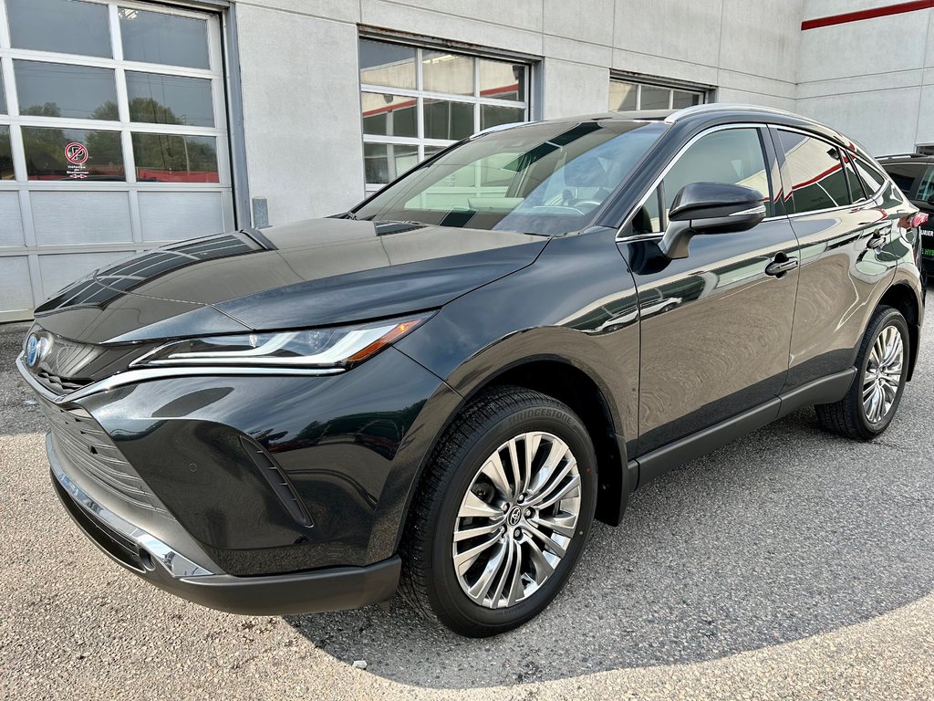 2022 Toyota Venza Hybride XLE (AWD) in Mont-Laurier, Quebec - 1 - w1024h768px