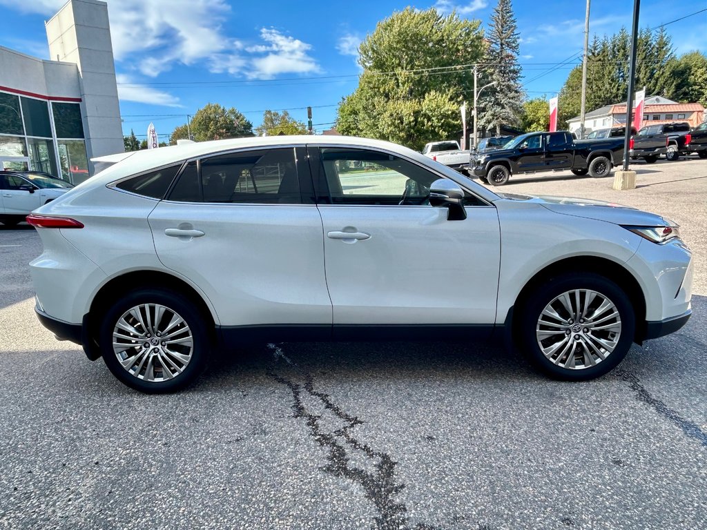 2023 Toyota Venza Hyrbide Limited (AWD) in Mont-Laurier, Quebec - 5 - w1024h768px