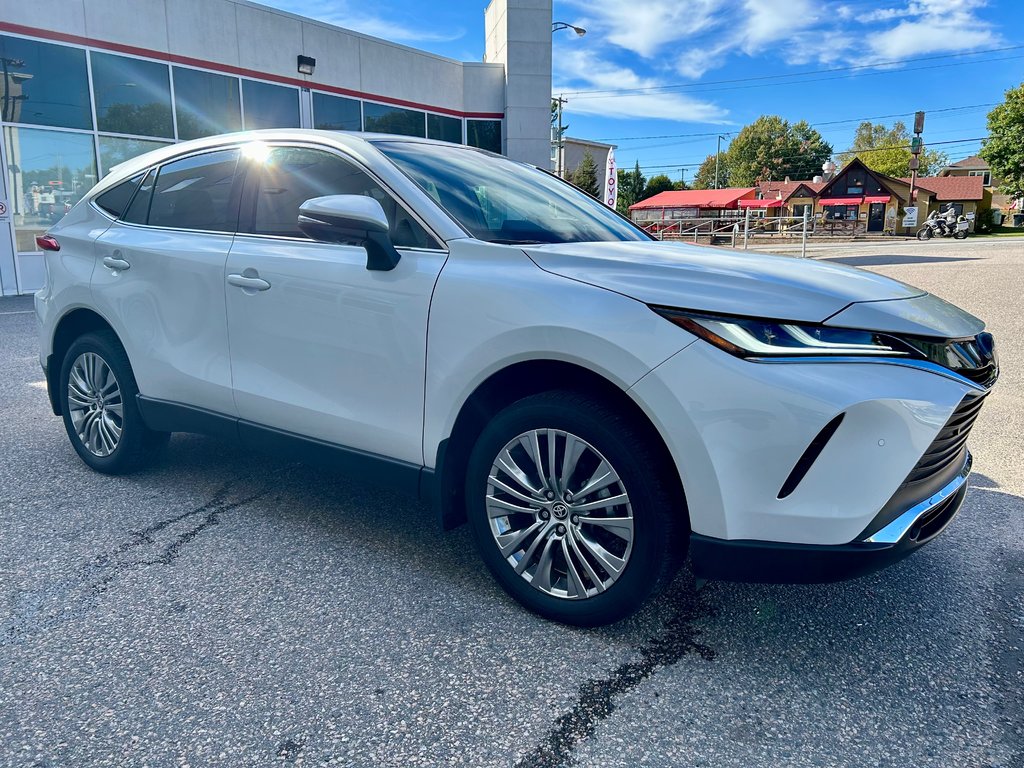 2023 Toyota Venza Hyrbide Limited (AWD) in Mont-Laurier, Quebec - 3 - w1024h768px