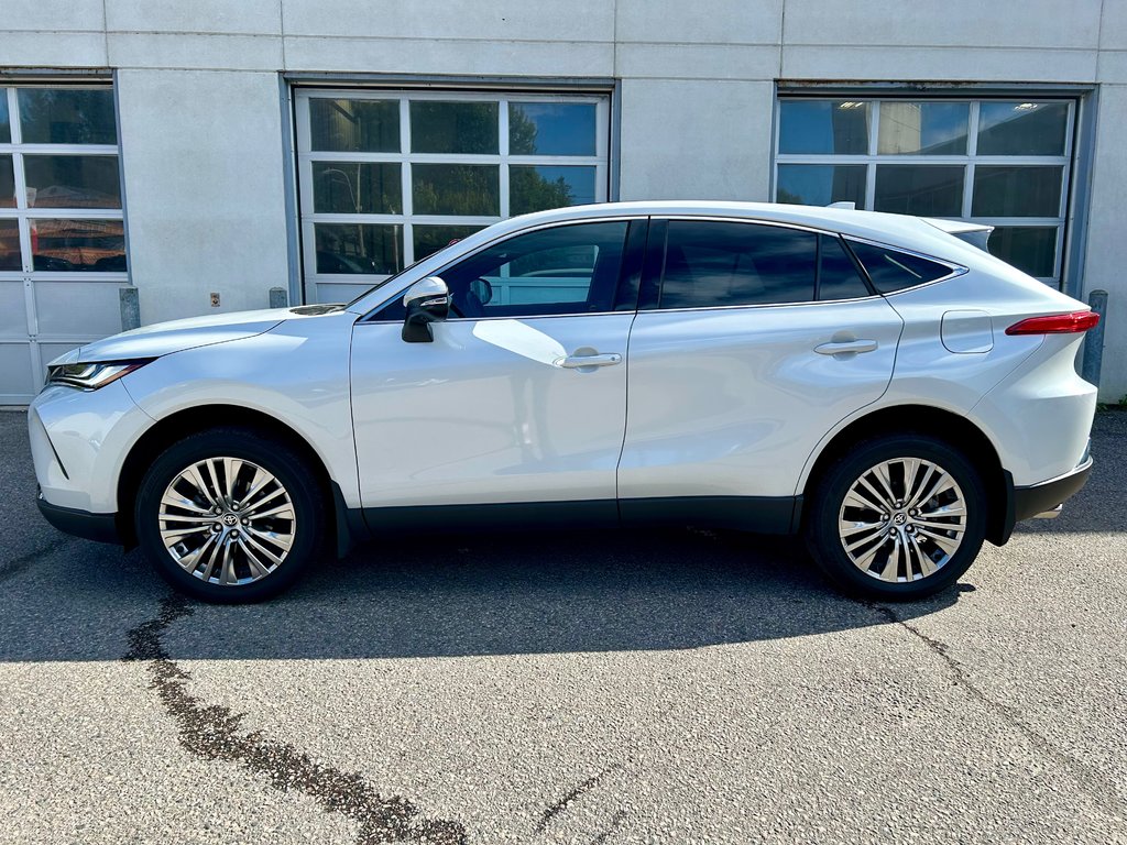 2023 Toyota Venza Hyrbide Limited (AWD) in Mont-Laurier, Quebec - 9 - w1024h768px