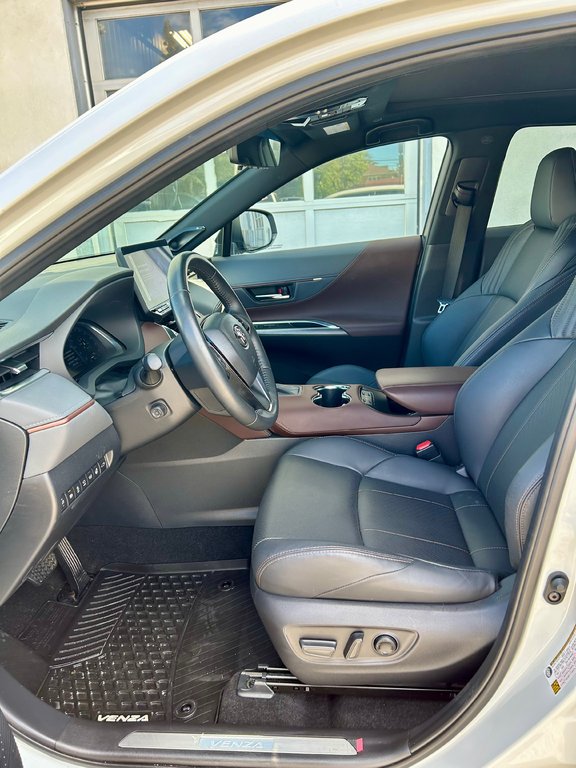 2023 Toyota Venza Hyrbide Limited (AWD) in Mont-Laurier, Quebec - 11 - w1024h768px