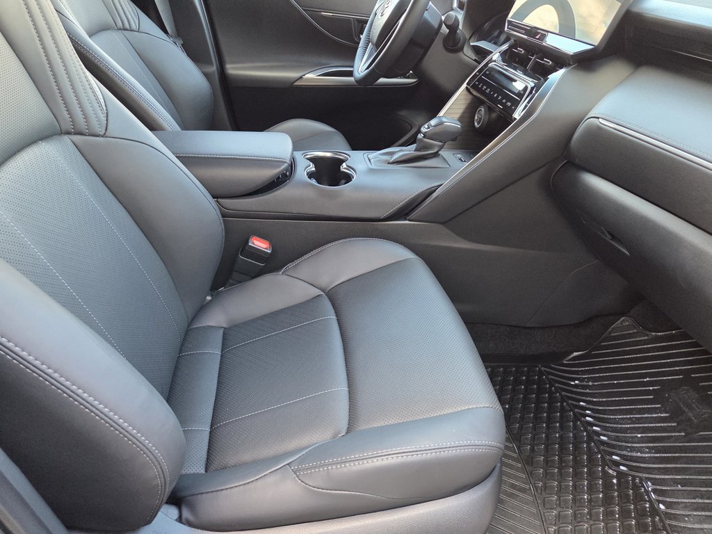 2024 Toyota Venza XLE AWD 2024 in Mont-Laurier, Quebec - 12 - w1024h768px