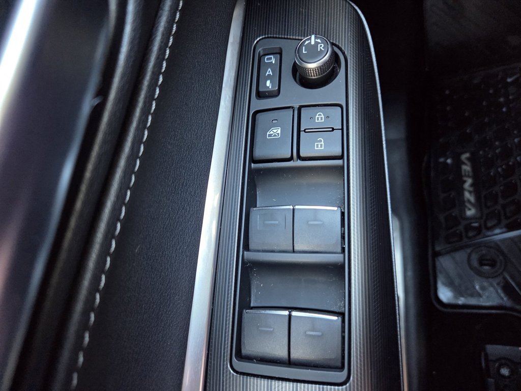 2024 Toyota Venza XLE AWD 2024 in Mont-Laurier, Quebec - 15 - w1024h768px