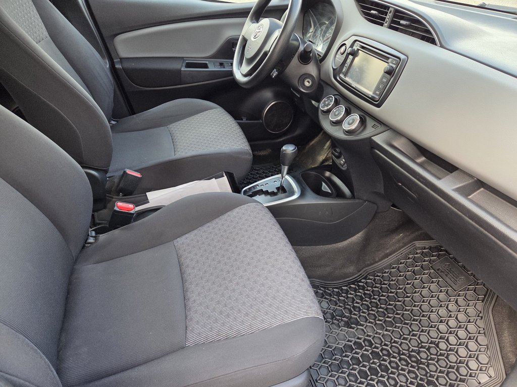 Toyota Yaris Le Hatchback (A/C) 2015 à Mont-Laurier, Québec - 11 - w1024h768px