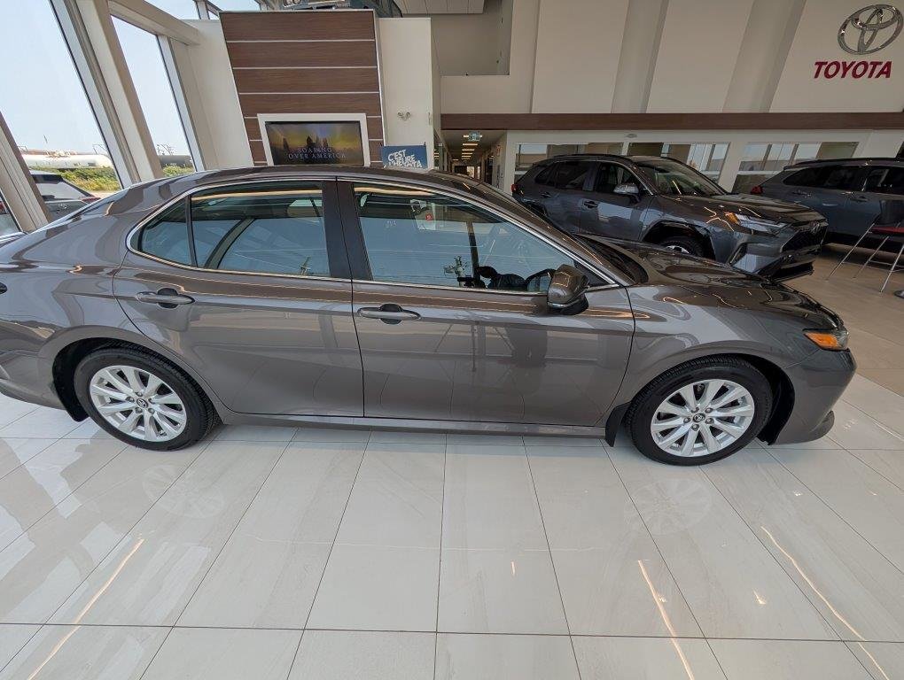 Toyota Camry LE 2019 à Matane, Québec - 4 - w1024h768px