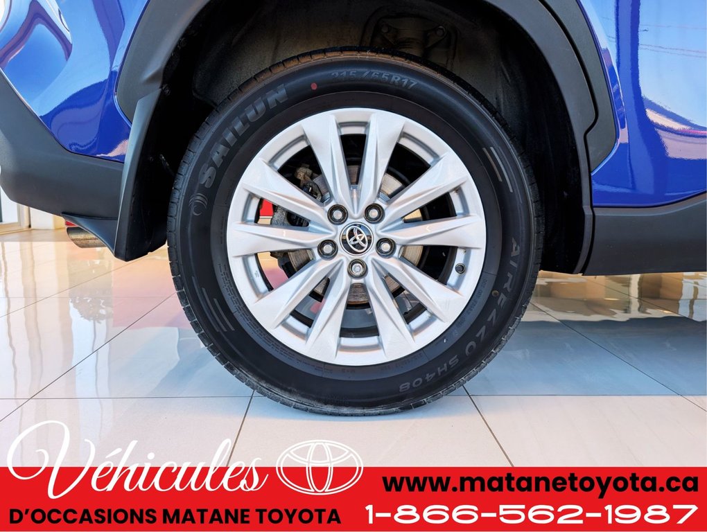 2022 Toyota COROLLA CROSS LE AWD in Matane, Quebec - 11 - w1024h768px