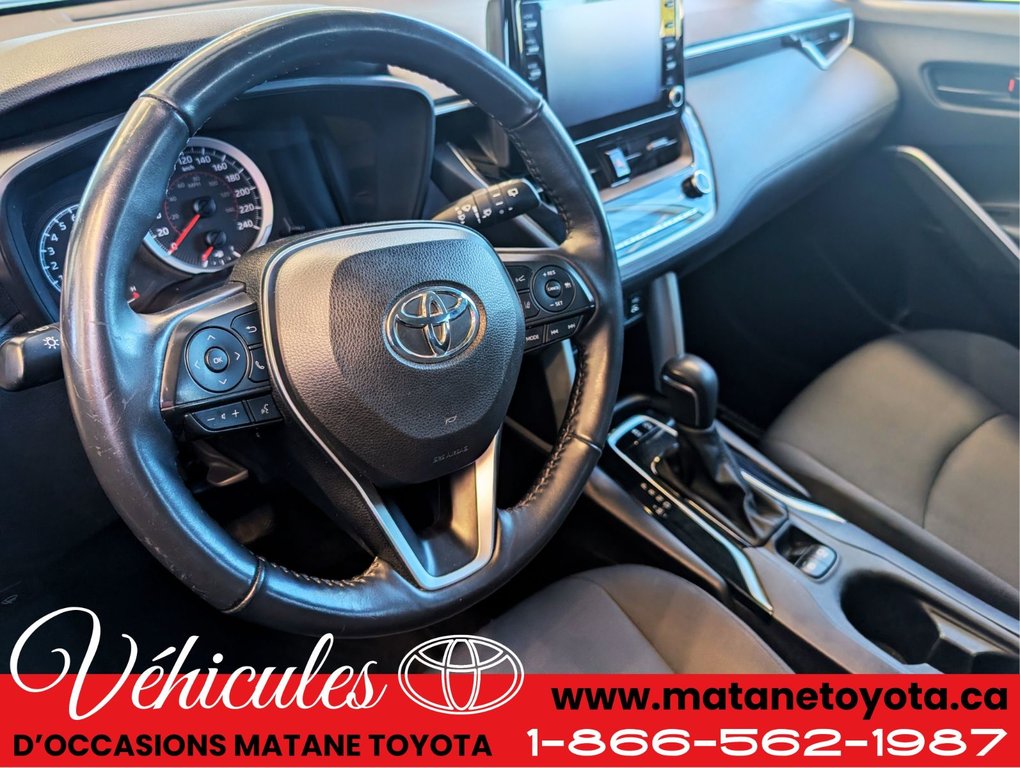2022 Toyota COROLLA CROSS LE AWD in Matane, Quebec - 8 - w1024h768px