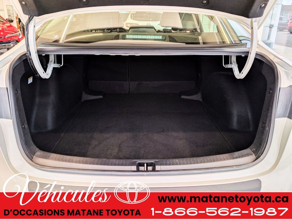 2021 Toyota Corolla Hybride Groupe Premium FWD in Matane, Quebec - 12 - w1024h768px