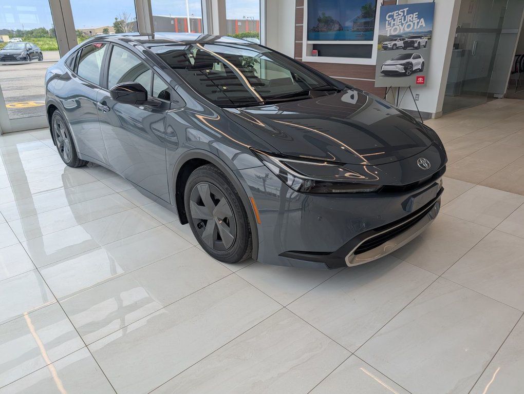 Toyota PRIUS PRIME SE 2024 à Matane, Québec - 3 - w1024h768px