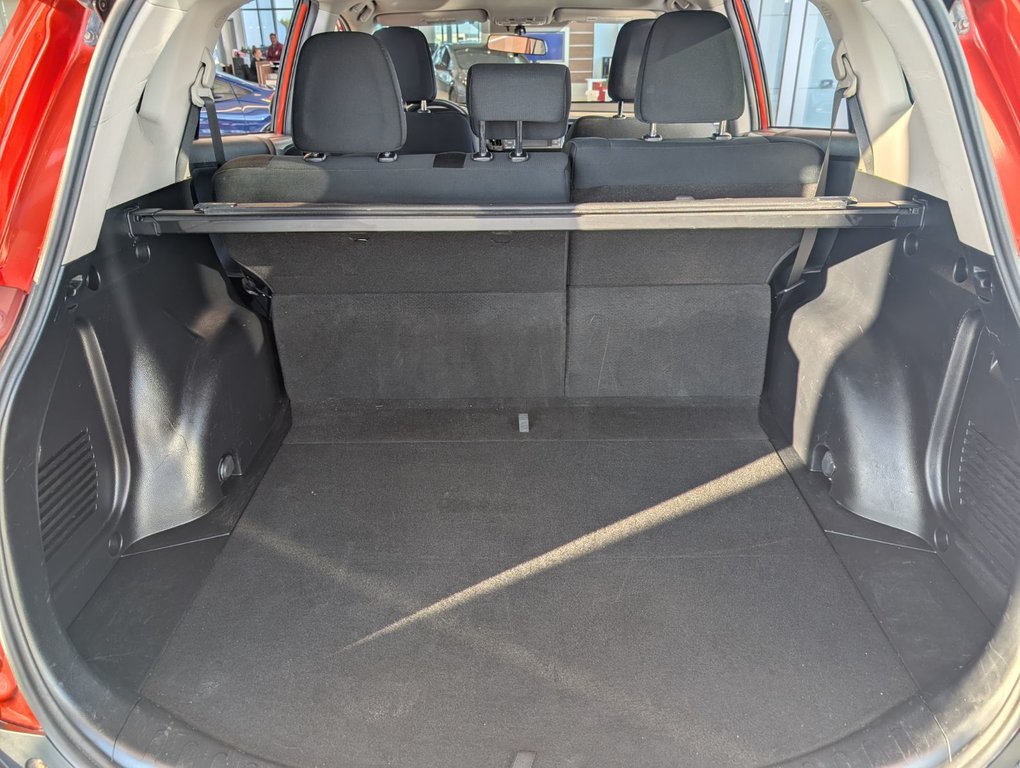 Toyota RAV4 AWD XLE 2015 à Matane, Québec - 9 - w1024h768px