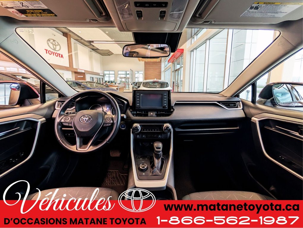 2019 Toyota RAV4 Hybride XLE AWD in Matane, Quebec - 9 - w1024h768px