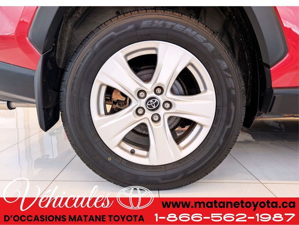 2019 Toyota RAV4 Hybride XLE AWD in Matane, Quebec - 13 - w1024h768px