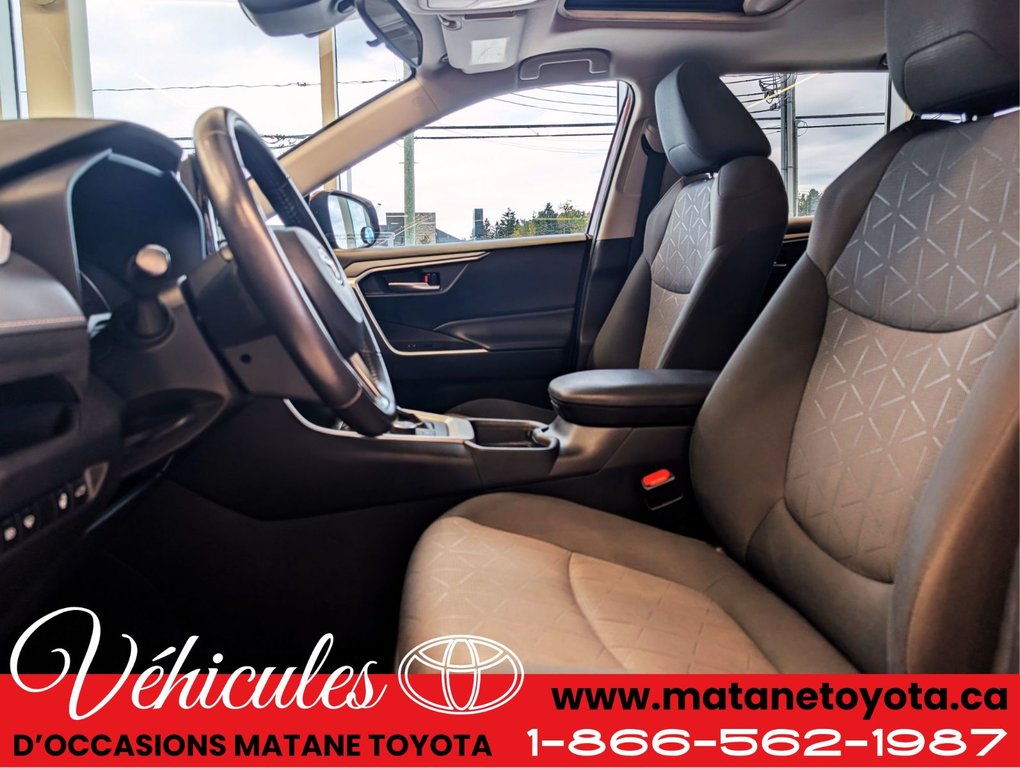 2019 Toyota RAV4 Hybride XLE AWD in Matane, Quebec - 7 - w1024h768px