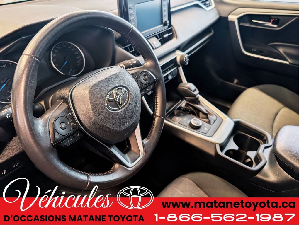 2019 Toyota RAV4 Hybride XLE AWD in Matane, Quebec - 8 - w1024h768px
