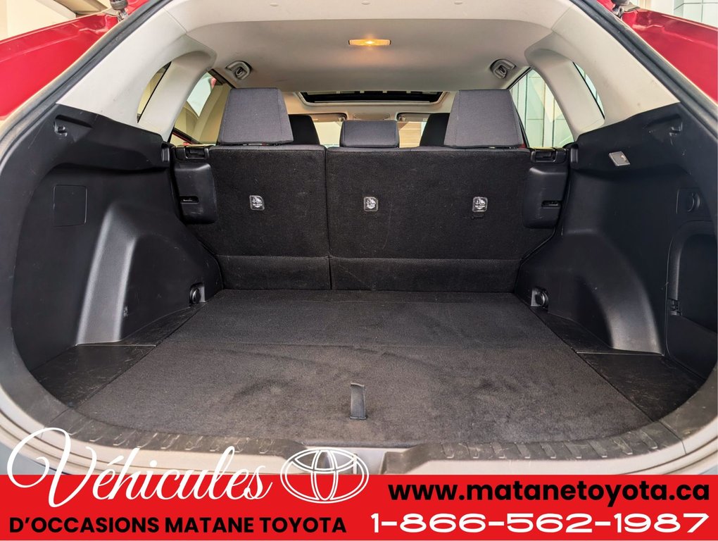2019 Toyota RAV4 Hybride XLE AWD in Matane, Quebec - 12 - w1024h768px
