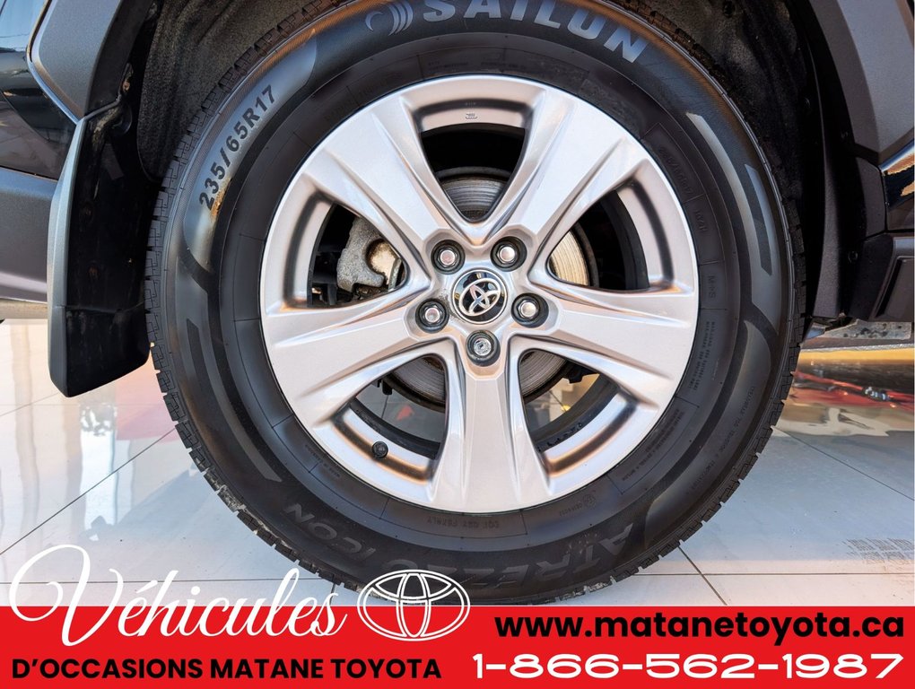 2022 Toyota RAV4 Hybride XLE AWD in Matane, Quebec - 13 - w1024h768px