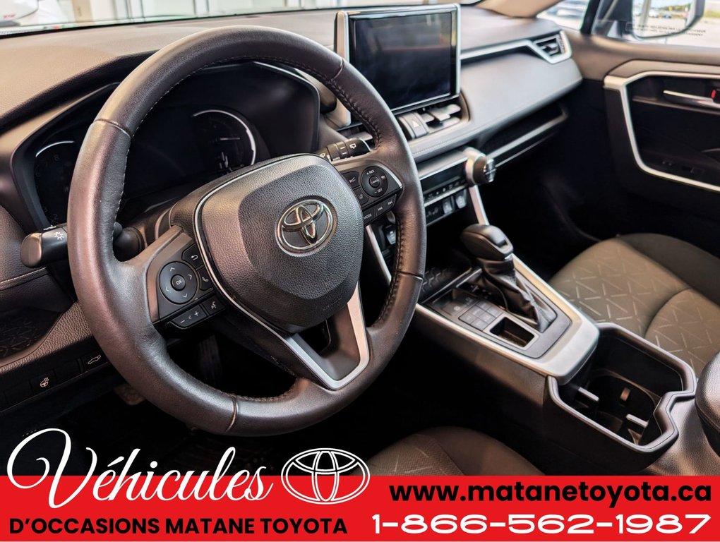 Toyota RAV4 XLE AWD 2023 à Matane, Québec - 8 - w1024h768px