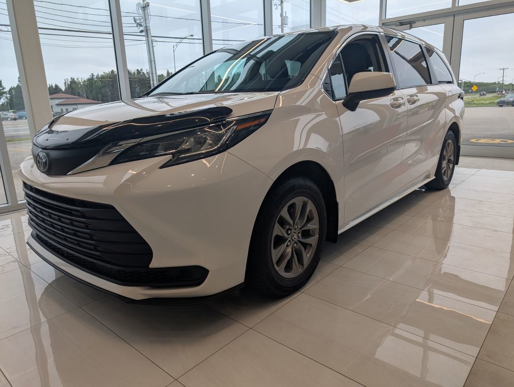 Toyota Sienna LE AWD 8 PLACES 2022 à Matane, Québec - 1 - w1024h768px