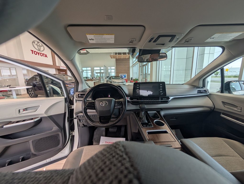 Toyota Sienna LE AWD 8 PLACES 2022 à Matane, Québec - 12 - w1024h768px