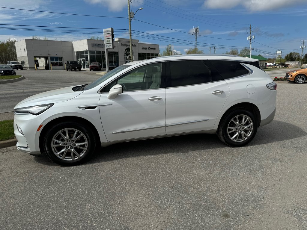 Buick Enclave Premium AWD  2023 à Sturgeon Falls, Ontario - 2 - w1024h768px