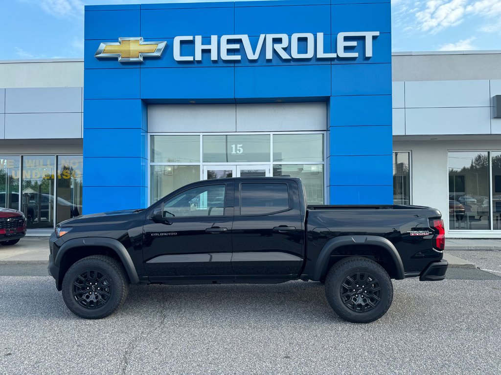 Chevrolet Colorado Trail Boss Crew 4WD  2025 à Sturgeon Falls, Ontario - 2 - w1024h768px