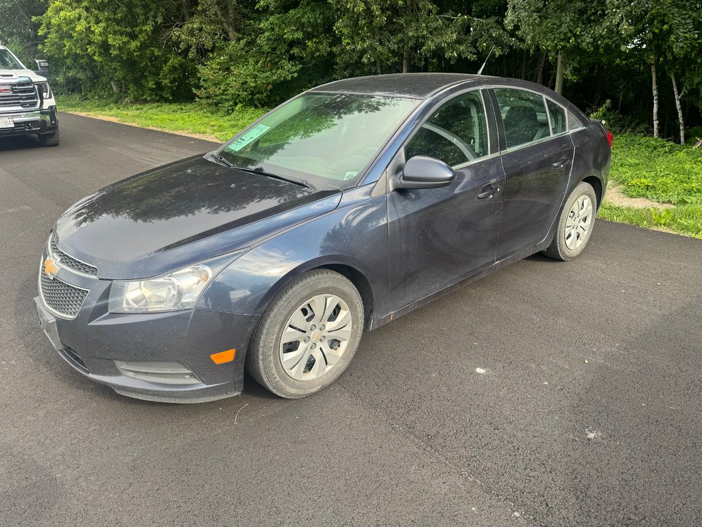 2014 Chevrolet Cruze in Sturgeon Falls, Ontario - 1 - w1024h768px