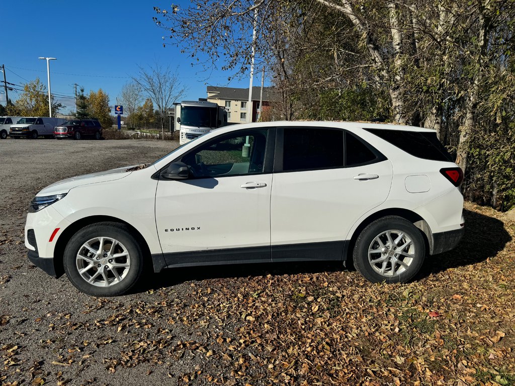 Chevrolet Equinox LS 1.5T FWD  2024 à Sturgeon Falls, Ontario - 2 - w1024h768px