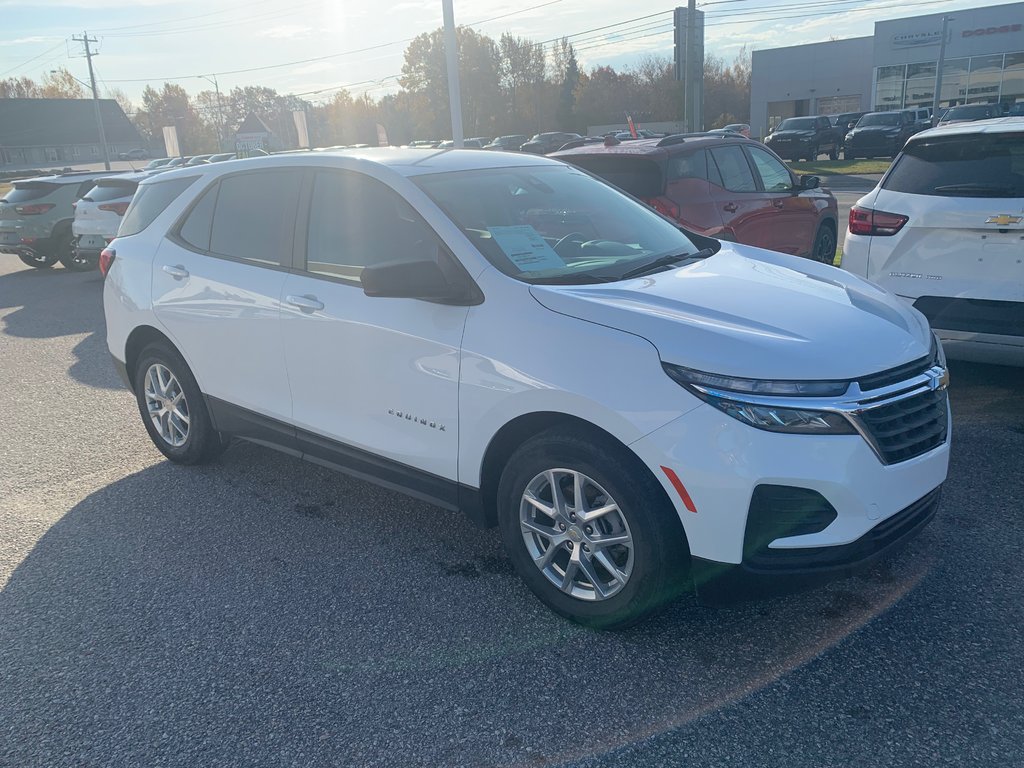 Chevrolet EQUINOX LS FWD  2022 à Sturgeon Falls, Ontario - 5 - w1024h768px