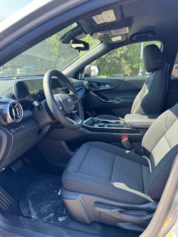 2027 Chevrolet Equinox in Sturgeon Falls, Ontario - 11 - w1024h768px