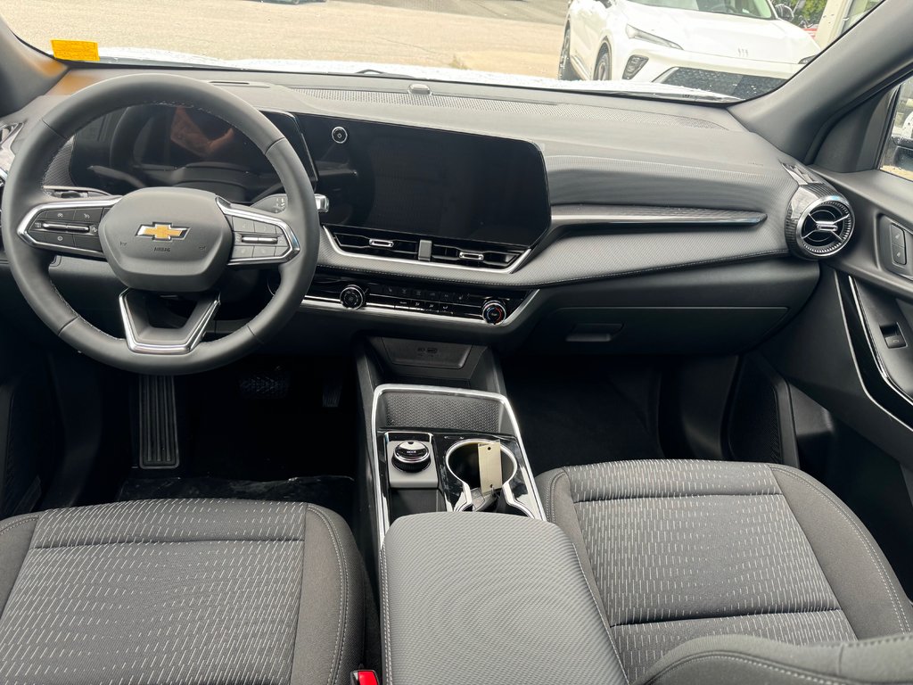 2027 Chevrolet Equinox in Sturgeon Falls, Ontario - 9 - w1024h768px