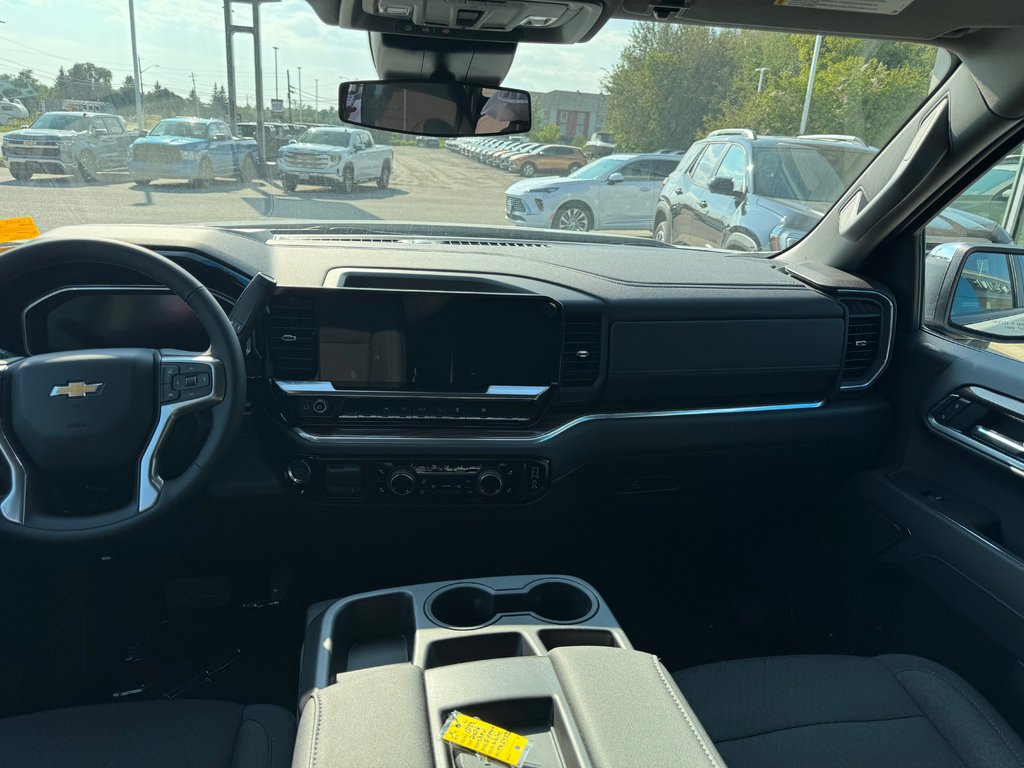 2026 Chevrolet Silverado 1500 Crew LT 4WD in Sturgeon Falls, Ontario - 9 - w1024h768px