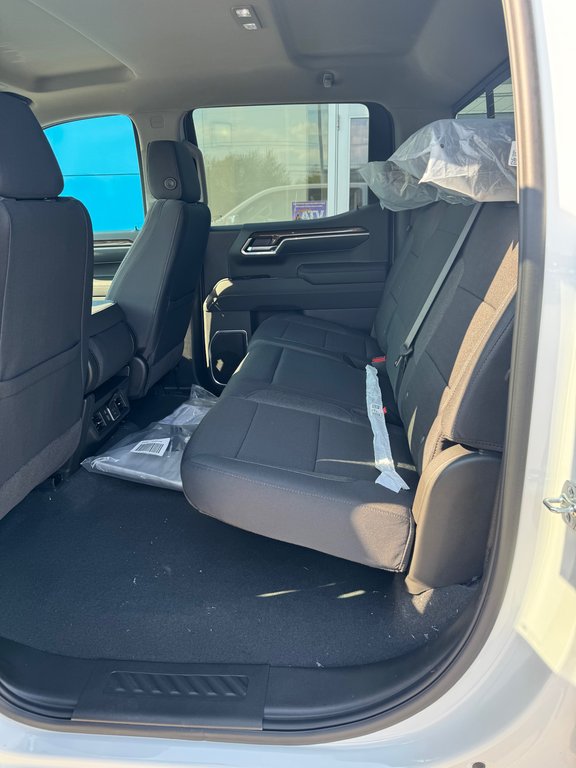 2026 Chevrolet Silverado 1500 Crew LT 4WD in Sturgeon Falls, Ontario - 8 - w1024h768px