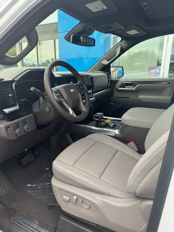 2026 Chevrolet Silverado 1500 Crew LTZ 4WD in Sturgeon Falls, Ontario - 10 - w1024h768px