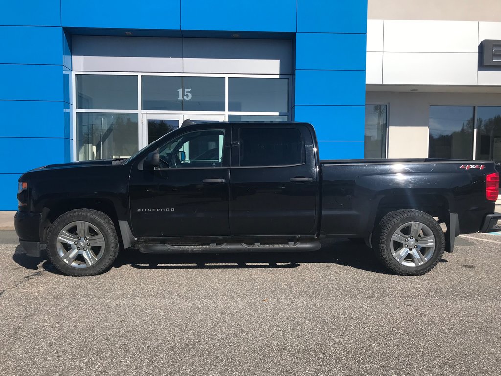 Chevrolet Silverado 1500  2018 à Sturgeon Falls, Ontario - 2 - w1024h768px