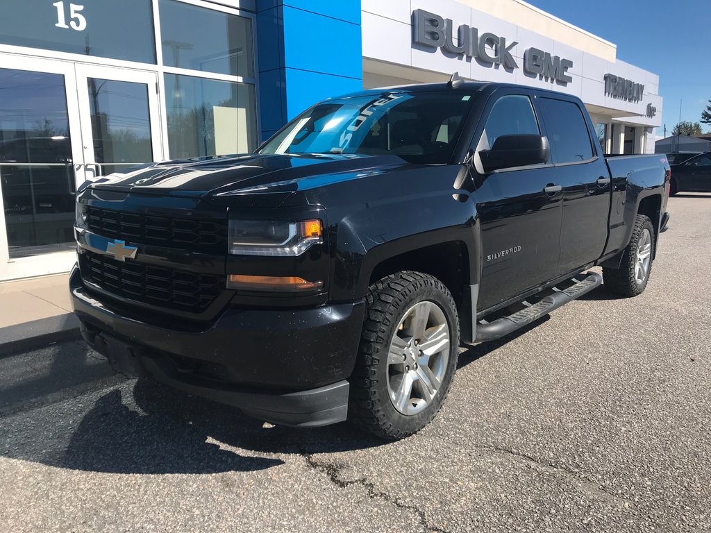 Chevrolet Silverado 1500  2018 à Sturgeon Falls, Ontario - 1 - w1024h768px