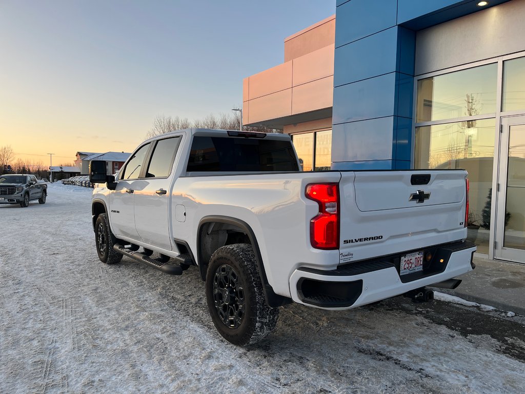 2024 Chevrolet Silverado 2500 4WD Crew CAB in Sturgeon Falls, Ontario - 3 - w1024h768px