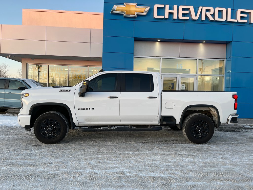 2024 Chevrolet Silverado 2500 4WD Crew CAB in Sturgeon Falls, Ontario - 2 - w1024h768px