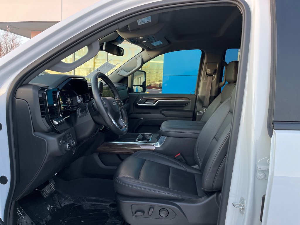 2024 Chevrolet Silverado 2500 4WD Crew CAB in Sturgeon Falls, Ontario - 4 - w1024h768px