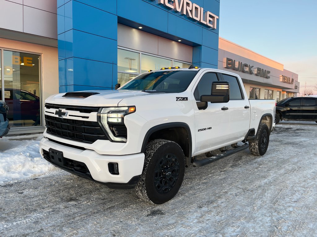 2024 Chevrolet Silverado 2500 4WD Crew CAB in Sturgeon Falls, Ontario - 1 - w1024h768px