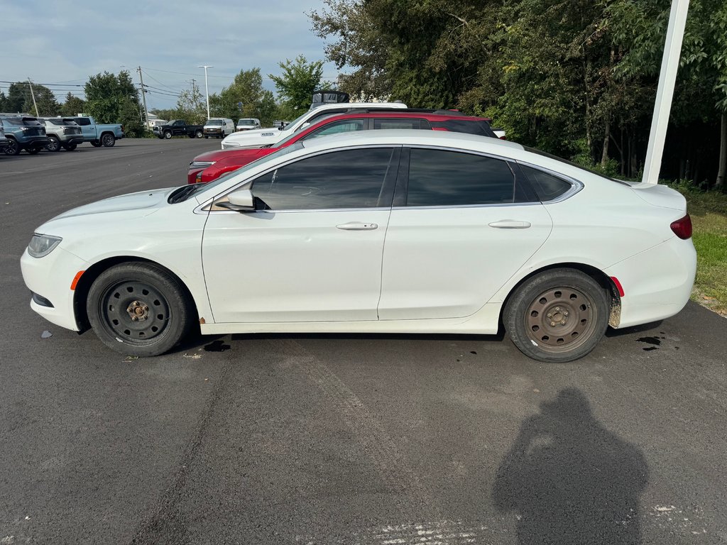 2015 Chrysler 200LX in Sturgeon Falls, Ontario - 2 - w1024h768px