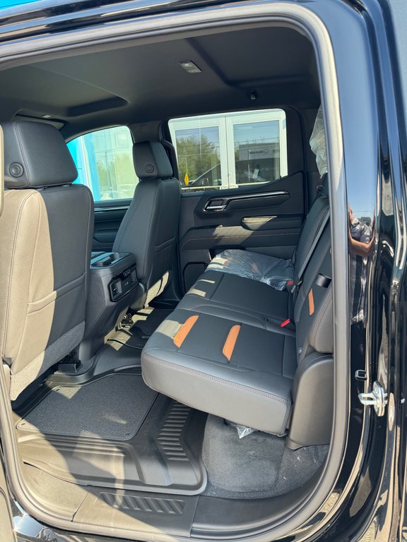 2026 GMC Sierra 1500 AT4 Crew Cab 4WD in Sturgeon Falls, Ontario - 8 - w1024h768px