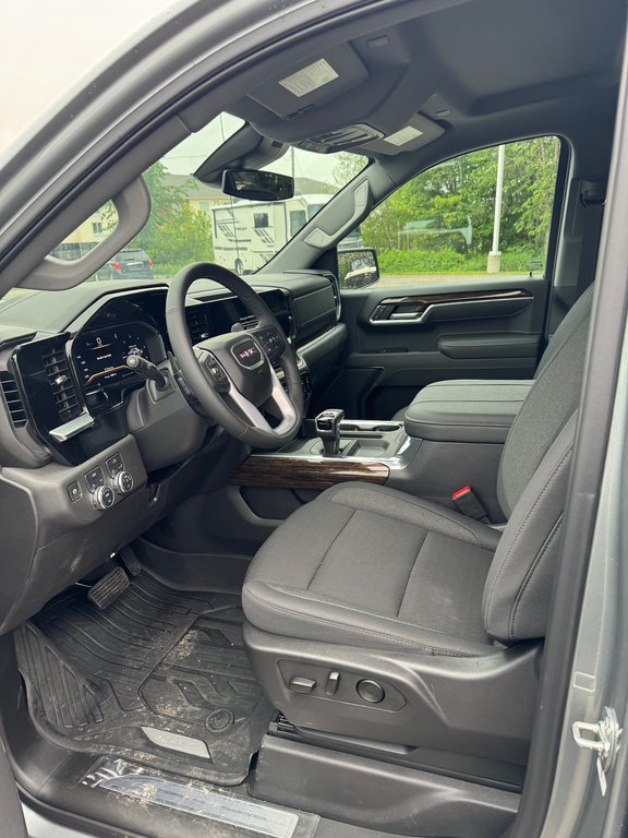 GMC SIERRA 1500 ELEVATION CREW 4WD  2025 à Sturgeon Falls, Ontario - 10 - w1024h768px