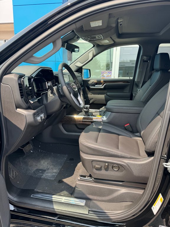 GMC SIERRA 1500 ELEVATION CREW 4WD  2025 à Sturgeon Falls, Ontario - 9 - w1024h768px